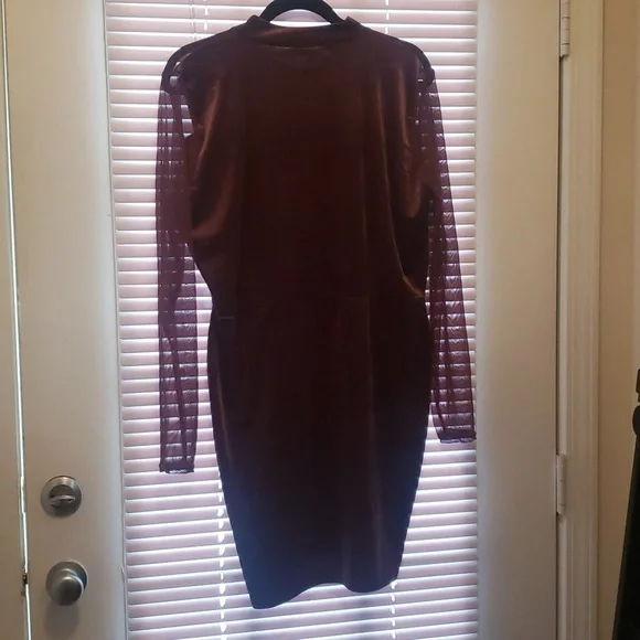 NWT Pretty Little thing Chocolate Velvet Long Sleeve mini dress plus size - Picture 11 of 11